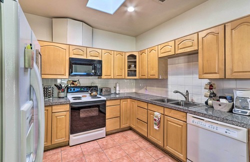 Eleven Mile Corner Apartment | Eloy Desert Oasis w/Courtyard & Pool Access!
