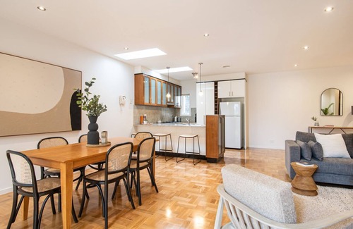 Elwood House | Elwood Sanctuary - walking distance to the beach