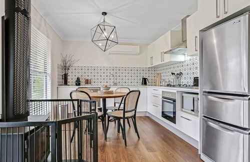 Fitzroy Falls Cottage | Elysium Cottage - A Cosy Retreat with Water Views