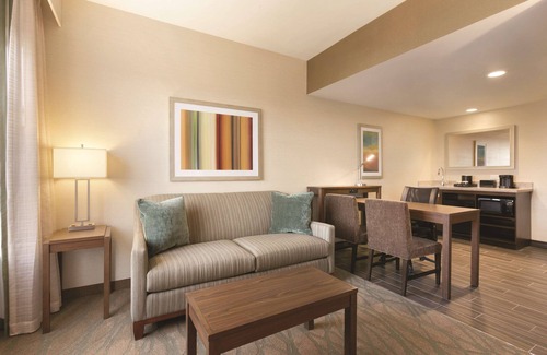 North Canton Hotel | Embassy Suites by Hilton Akron Canton Airport