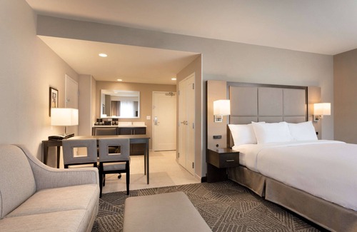 Olathe Hotel | Embassy Suites by Hilton Kansas City Olathe