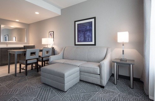 Olathe Hotel | Embassy Suites by Hilton Kansas City Olathe