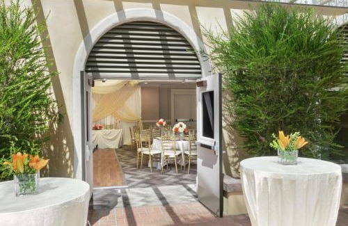 Downey Hotel | Embassy Suites by Hilton Los Angeles Downey