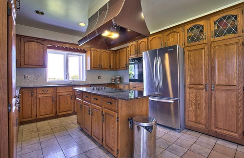 Halton Regional Municipality Villa | Embrace Spring in style on 25 acre of land with indoor heated swimming pool!
