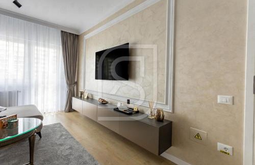 Sector 4 Apartment | Emerald by Kristal Collection
