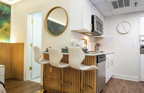Florida Center Apartment | Emerald Luxury studio with AC, WiFi, pool, hot tube, 6 min to EPIC Universe