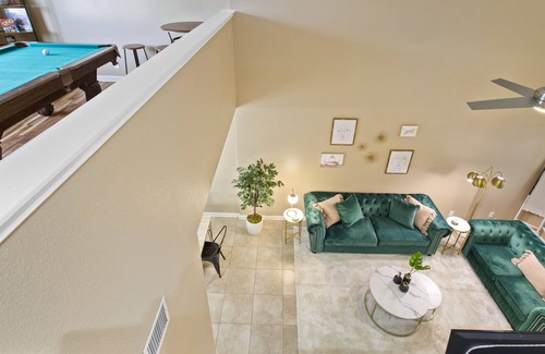 Austin House | Emerald Oasis|3BR|2.5BA| Free parking up to 4 cars