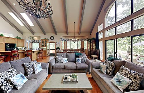 Cedar Glen House | Emerald Oasis