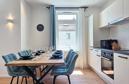 Montabaur Apartment | Emerald - Right next to the castle, terrace, BBQ, switch & stream