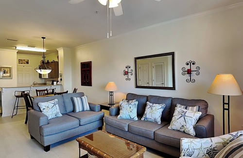 Frangista Beach Condo | Emerald Waters Vacation Condo - Short Walk to Beach - Community Pool & Hot Tub!