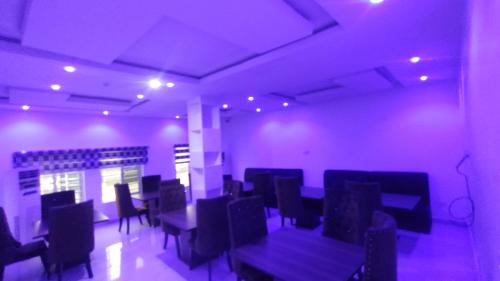 Lekki Hotel | Emmablow Hotel Suites & Night Club