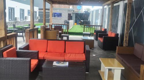 Lekki Hotel | Emmablow Hotel Suites & Night Club