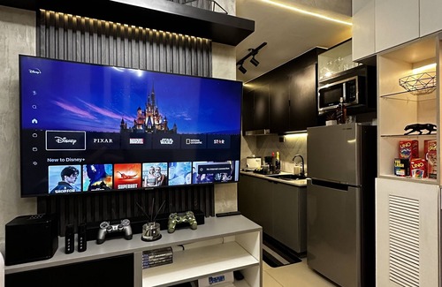 Highway Hills Condo | EmmaSleep, DysonFan, Netflix, Disney+, PS4™ - 1BR w/Balcony - City & Pool View
