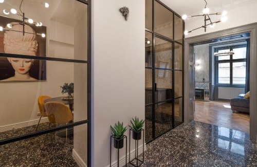 Prague 1 Apartment | Emperor Castle View Suite