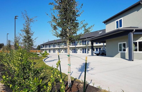 Barker Hotel | Empire Inn Cypress