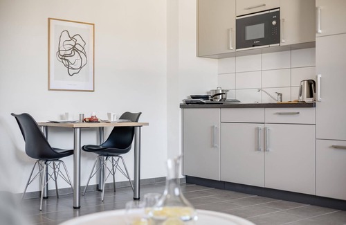 Denzlingen Apartment | EMPiRE: KingBed | City View | Disney+| Parking