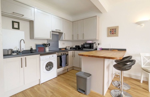 Emsworth Cottage | Emsdale House - a flat that sleeps 4 guests in 2 bedrooms