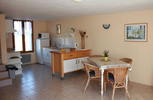 Labastide-d'Anjou Cottage | En Rouger, Le Lavande gîte (2 bedrooms, air conditioned, heated pool, sauna)