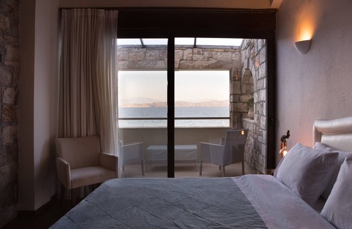 Assos-Lechaio Bed & Breakfast | ENALIO Suites
