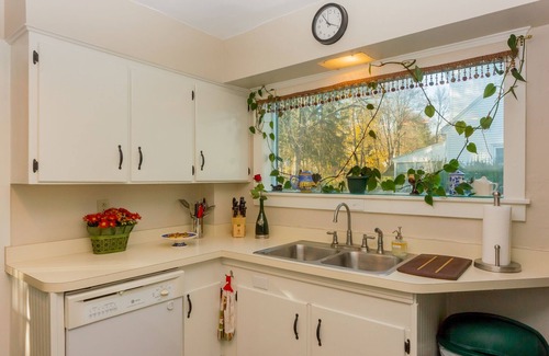 West Elmira House | Enchanted Cottage on Glen