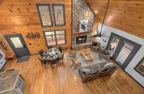 Cherry Log Cabin | Enchanted Cove: Views Hot Tub Fire Pit Game Room