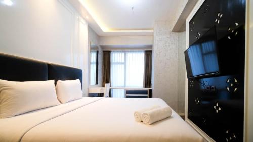 Tanjungsari Apartment | Enchanting and Stunning 2BR La Riz Supermall Mansion Apartment By Travelio