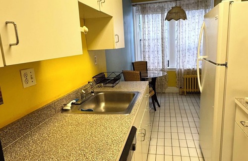 Commonwealth Apartment | Enchanting apartment with WiFi/furnished in vibrant Boston hood on the trains.