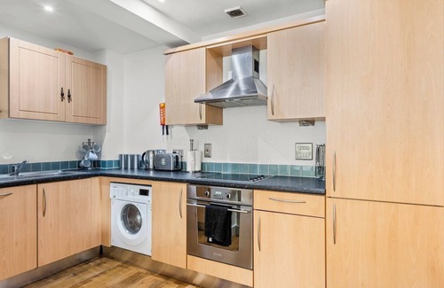 Redcliffe Apartment | Enchanting Bristol Abode -Sleeps 6 with Balcony!