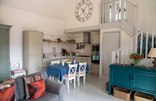 Waterlooville Cottage | Enchanting Cottage - South Downs National Park