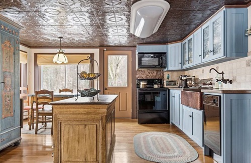 West Stockbridge House | Enchanting Country House on 18 acres, Sunset Views, <15 minutes from Tanglewood