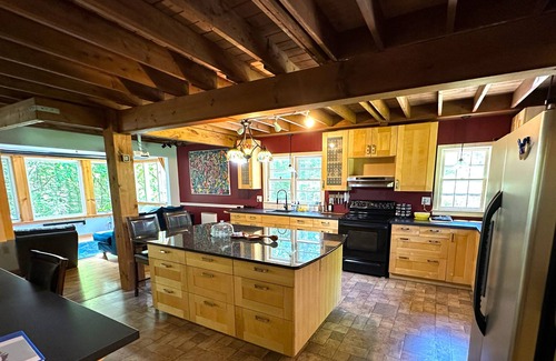 Canadensis House | Enchanting Forest Retreat