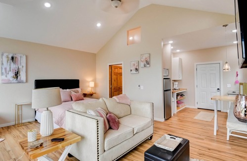Longtown Cabin | Enchanting Private Treetop Hideaway-Memory Maker-Lakeview-Jacuzzi Tub