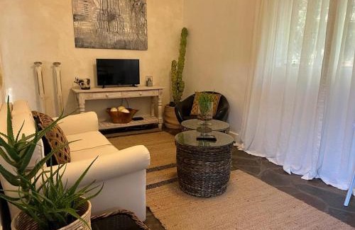 Klein Windhoek Villa | ENCHANTING SELF-CATERING VILLA with QUEEN BED AT BOKMAKIERIE VILLAS