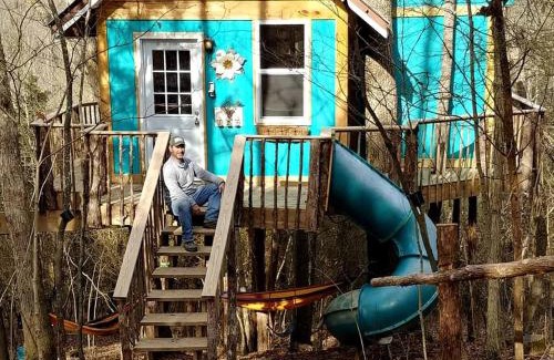 Stonewall House | Enchanting Tree House with a Slide on 200 Acres for a Family Adventure in Germantown, Kentucky