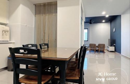 The Strand Apartment | Encorp Strand Bathtub Elegant Design 3pax By MWM