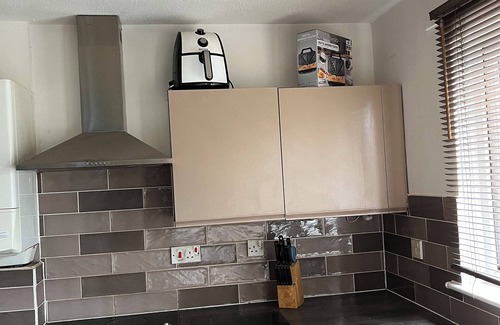Troon House | End terraced 2 bedroom property sleeps up to 6 persons with back garden
