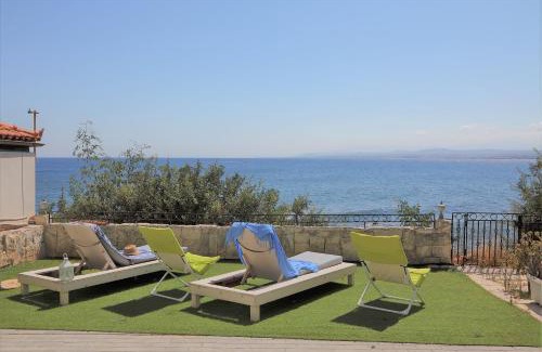 Linoperamata House | Endless Blue Sea Frontal house