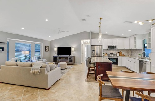 Willoughby Acres House | Endless Summer at Beso del Sol