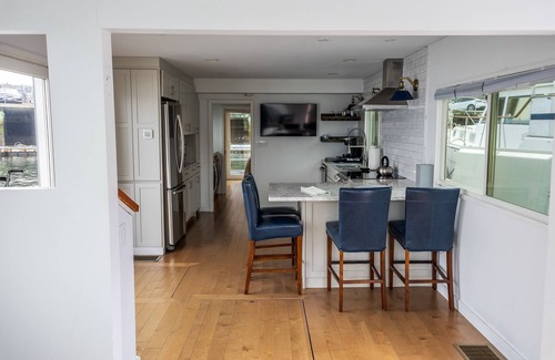 Downtown Boston Boat Rental | Endless Summer: Oceanside Views