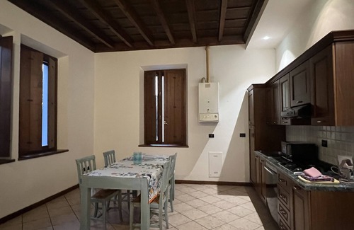 Mantua Apartment | Energetic apartment Walking distance to downtown Mantua and convenient to services