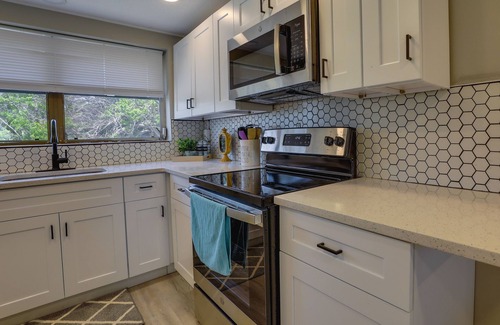 Grove City Cottage | Englewood Vacation Home w/Screened Porch!