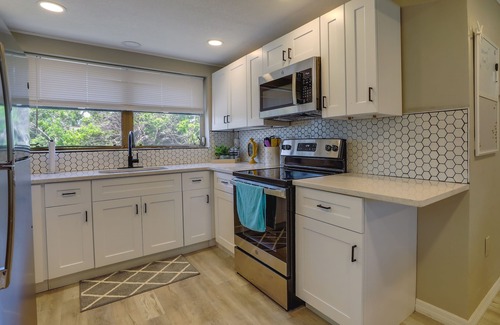 Grove City Cottage | Englewood Vacation Home w/Screened Porch!