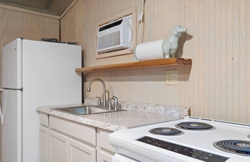 Oakland Apartment | Enid Lake's studio in Plum Point, .5 mile from boat ramp