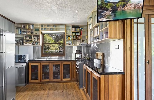 Lowanna House | Enjoy a 5-star experience in the Australian bushland, Ideal for group retreats