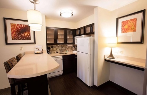 Gateway Hotel | Enjoy a Hassle-Free Stay! Pet-Friendly, Near Great Hills Municipal Park