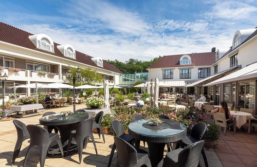 Municipality of Zeist House | Enjoy a Restful Retreat with On-site Dining, Free Parking, and Peaceful Surround