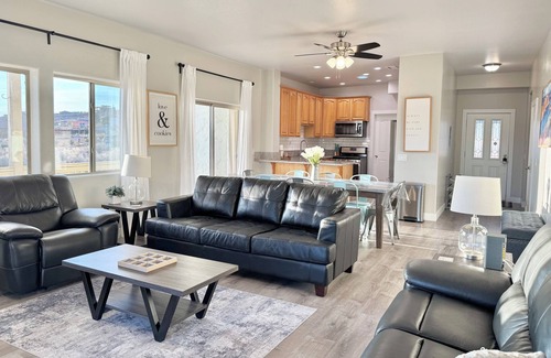 Greenehaven House | Enjoy Amazing Views, Prime Location & Boat Parking.