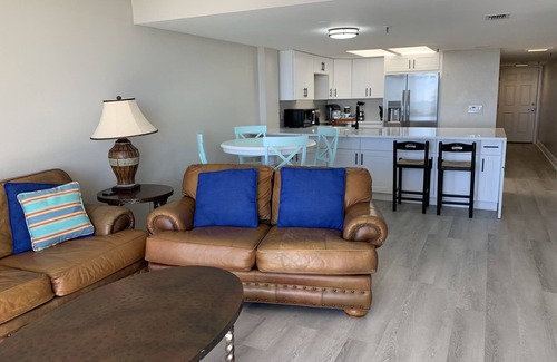 Madeira Beach Condo | Enjoy Beachfront Views! Walk to John's Pass!
