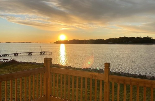 Alexandria Cabin | Enjoy Beautiful Sunsets on Lake Reno