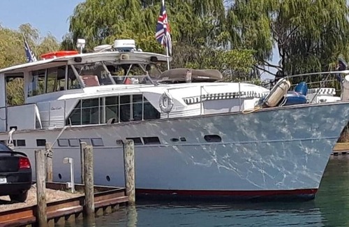 Harsens Island Boat Rental | Enjoy beautiful Harsens Island on your own private yacht.